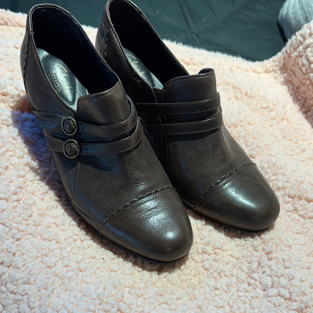 Clarks Brown Leather Heels - Picture 14 of 16